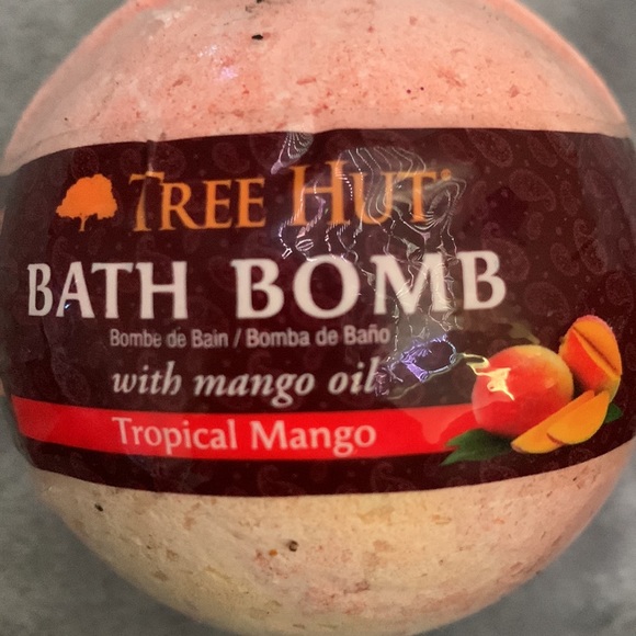 Tropical mango scented bath bomb from tree hut - Picture 2 of 3